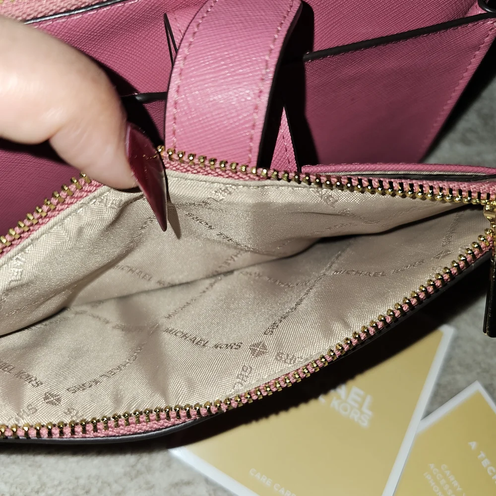 Michael Kors Smartphone Berry Wine Wallet Wristlet - Picture 4 of 8